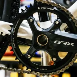 Wolf Tooth Drop Stop B Kettenblatt - Shimano GRX Lochkreis 110mm Asymmetrisch 9-12 Fach 42 Zaehne -Innenlager Verkaufsladen 57282 3